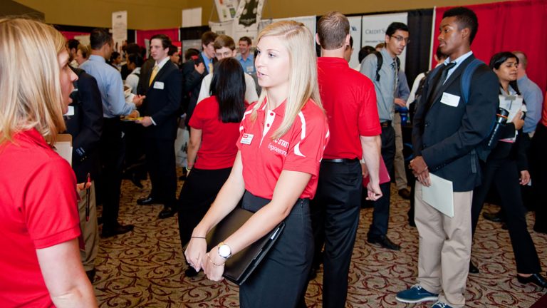 Student volunteers at the 2014 Engineering Career Fair