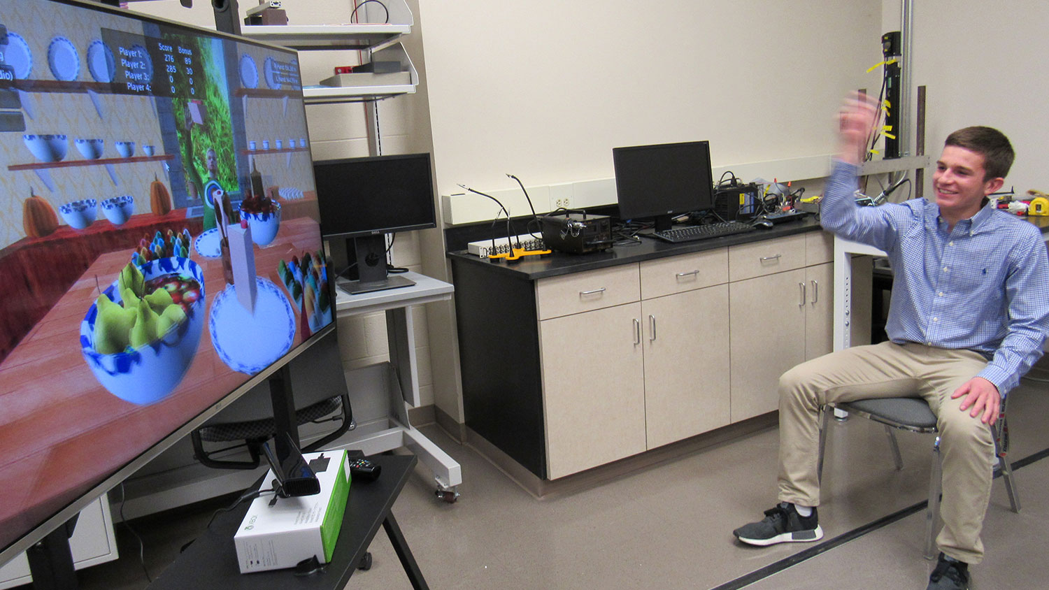 Student participates in a virtual reality activity in the HRL lab.