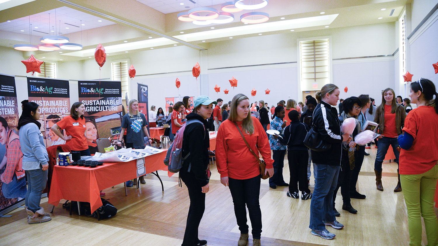 Students at Taste of Engineering event.