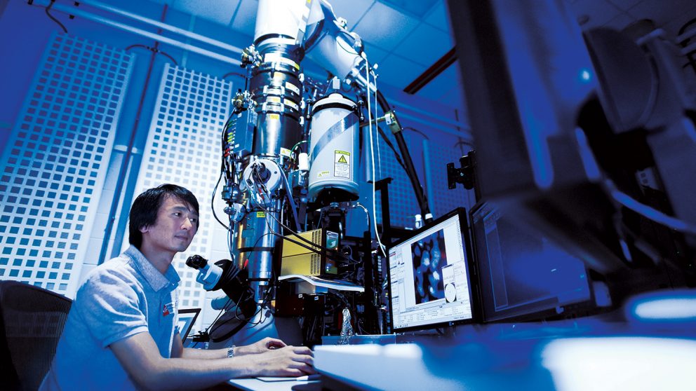 researcher in an RTNN lab