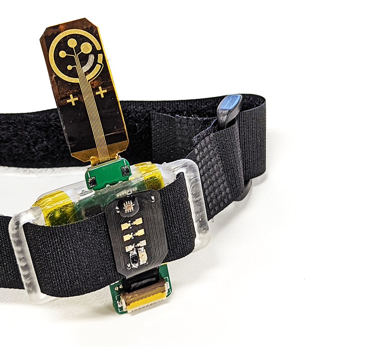 A hybrid biophotonic/electrochemical platform wearable device.